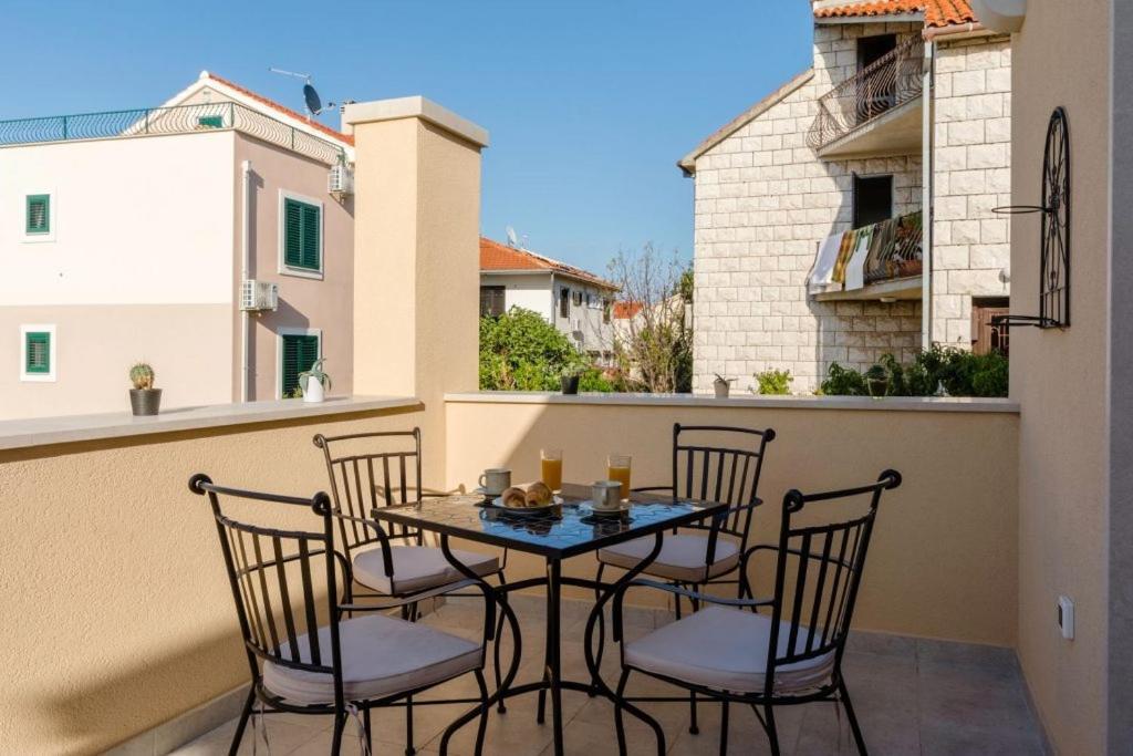 Apartments With A Parking Space Supetar, Brac - 16294 Exteriör bild