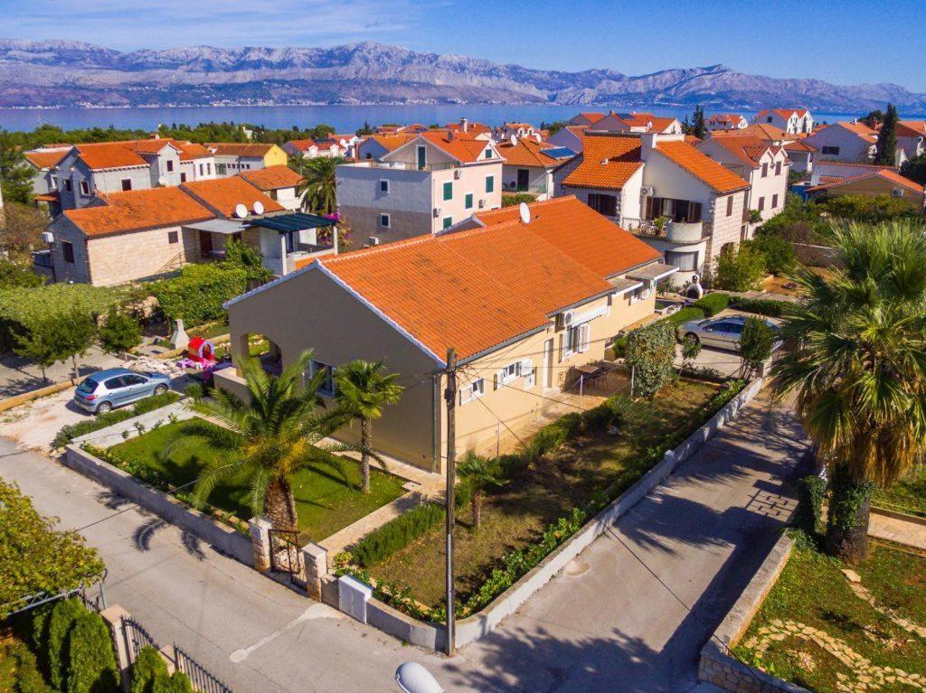 Apartments With A Parking Space Supetar, Brac - 16294 Exteriör bild